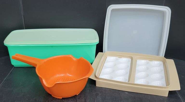 (Q) Vtg Tupperware Deviled Egg Carrier, Green Celery Refrigerator Keeper & Rubbermaid Strainer Colander