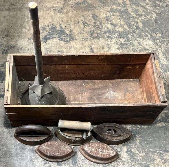 (GH) Black Powder Box 24x9.5x8 , Rapid Plunger and vintage Irons