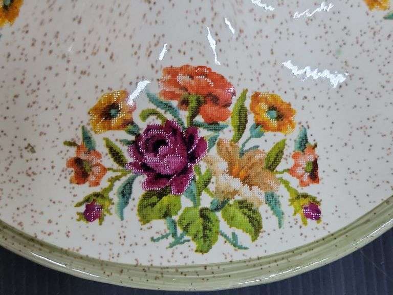 (Q) Floral Patterned Ceramic Three Piece Fondue Set