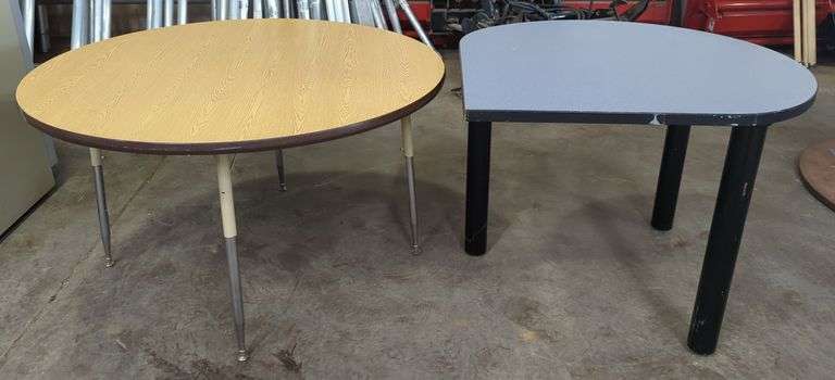Cornell 4' Round Adjustable Table (4'×27") &