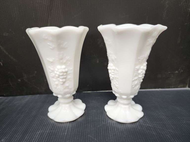 (Q) Westmoreland Dellia Robbia Milk Glass Set