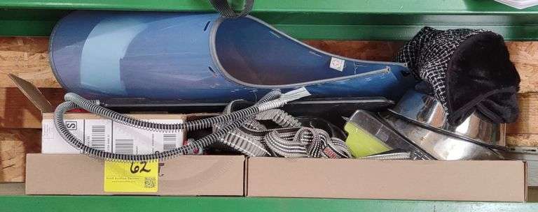 Various Dog Supplies Incl. Dog Bowls, Dog Collars, Dog Leashes, Etc