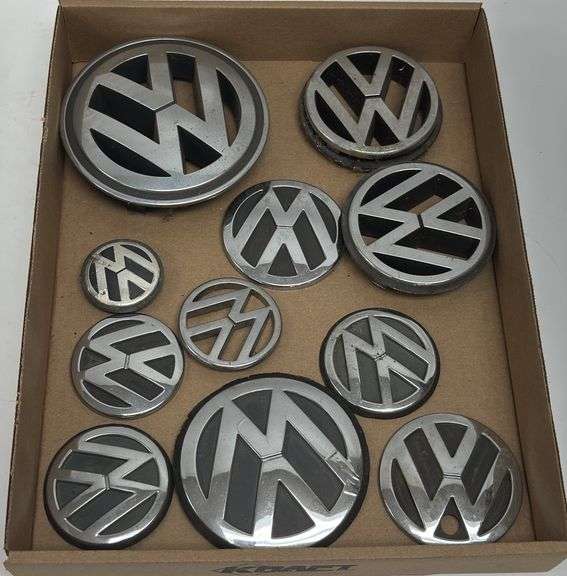 Lot Of Volkswagen VW Emblems / Auto