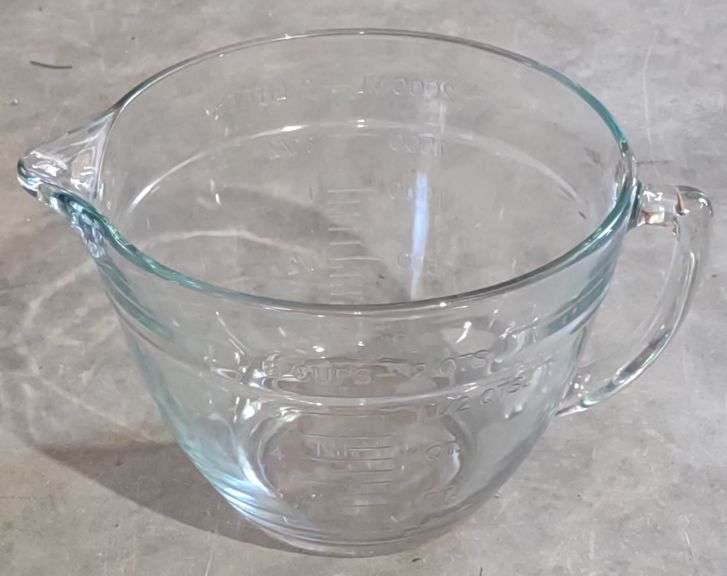 Pampered Chef 8 Cup 2qts. Measuring Batter Bowl