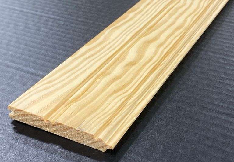 Ashton Lewis 3-1/4”x8’ Pine Wainscoting