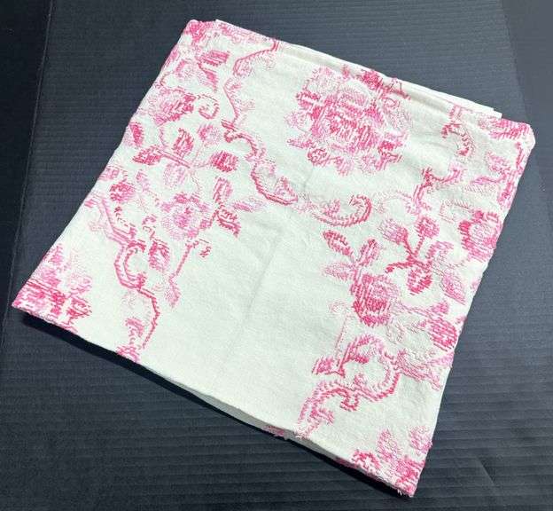(Q) Rose Embroidered Cotton Tablecloth