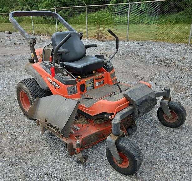 Kubota ZD331 Zero Turn Riding Lawn Mower. 72" Cutting Deck. Diesel.
