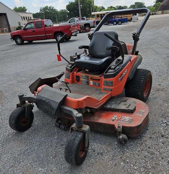 Kubota ZD331 Zero Turn Riding Lawn Mower. 72" Cutting Deck. Diesel.