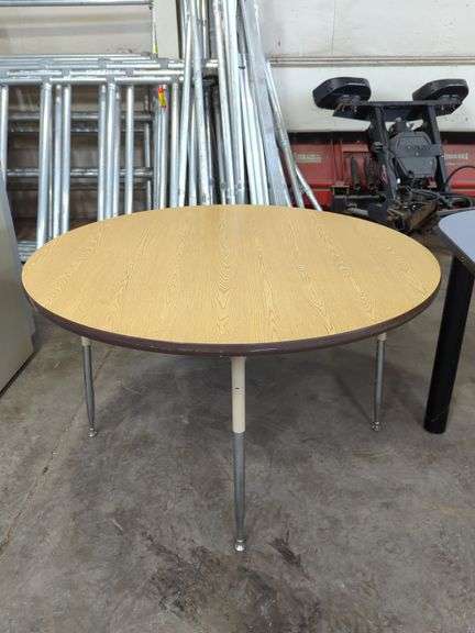 Cornell 4' Round Adjustable Table (4'×27") &