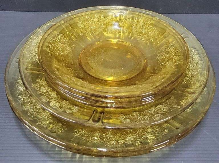 (Q) Yellow Depression Glass -  Federal Glass - Cabbage Rose Plates & Bowl