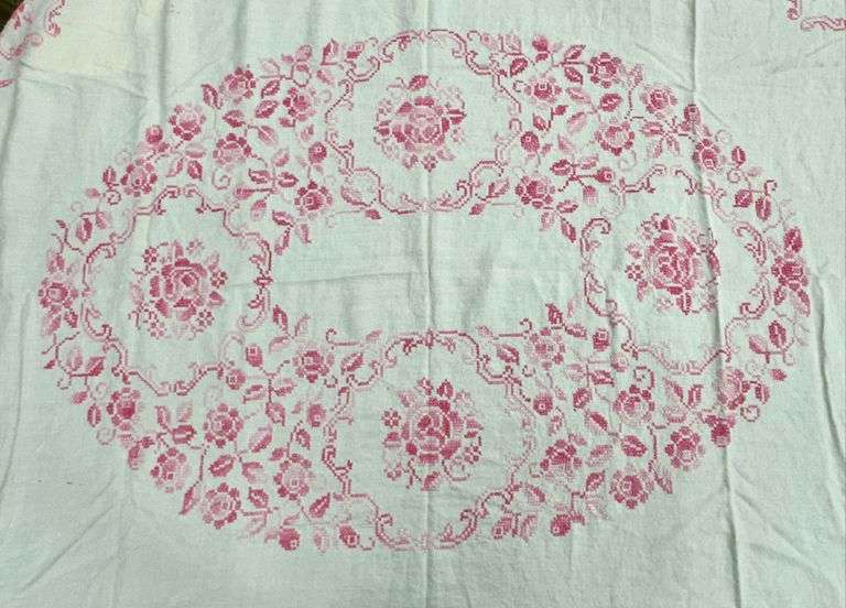 (Q) Rose Embroidered Cotton Tablecloth