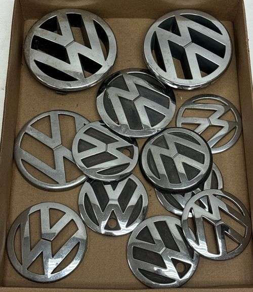 Lot Of Volkswagen VW Emblems / Auto