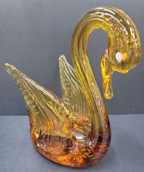 (Q) Amber Art Glass Swan