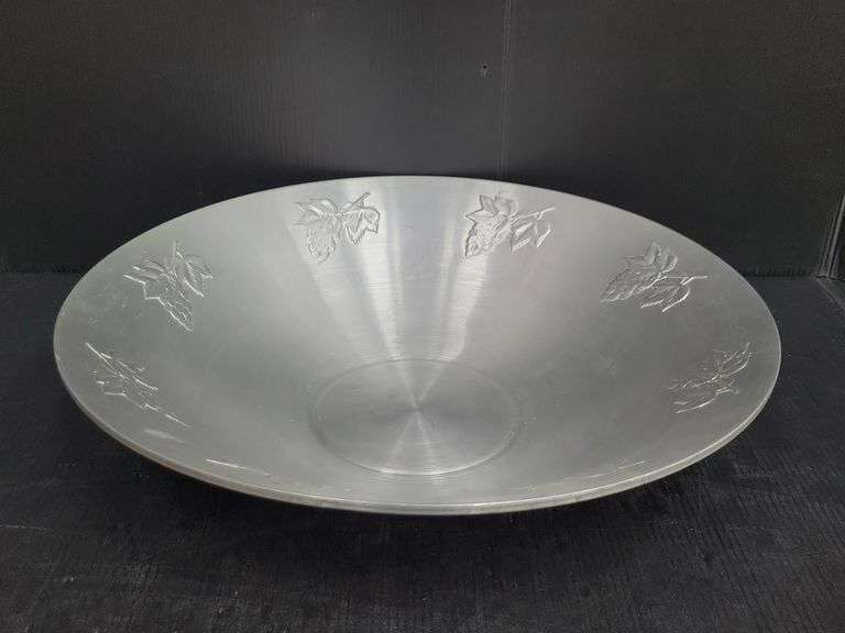 (Q) Vintage West Bend Aluminum Serving Bowls And Silent Butler