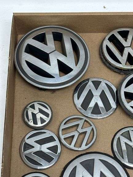 Lot Of Volkswagen VW Emblems / Auto