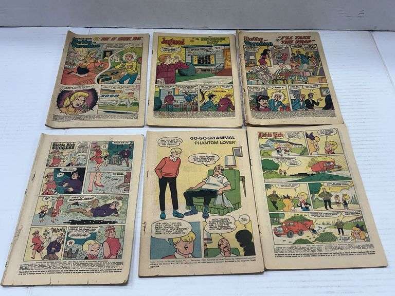 (J) Tote Of Coverless Comic Books.