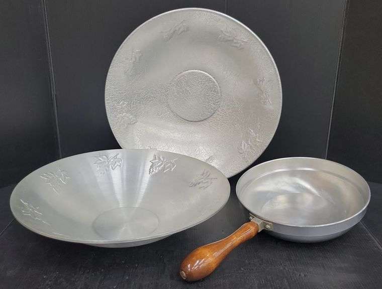 (Q) Vintage West Bend Aluminum Serving Bowls And Silent Butler