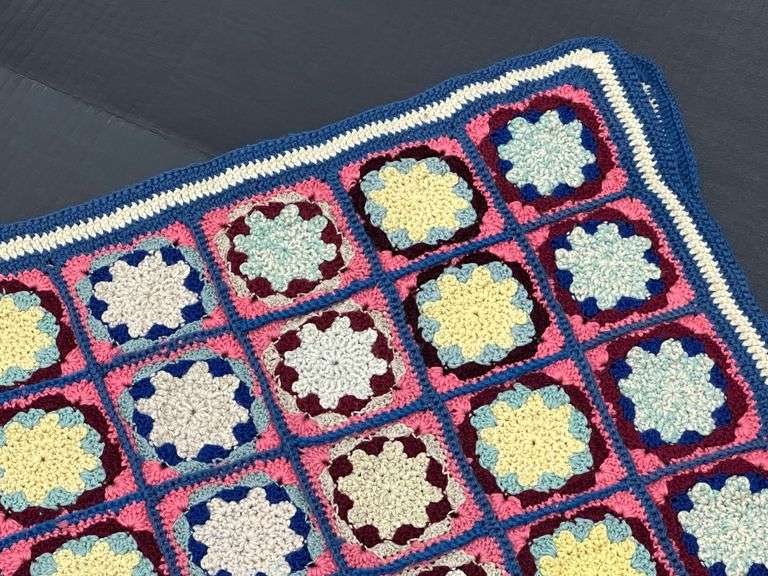 (Q) Vintage Handmade Crochet Afghans