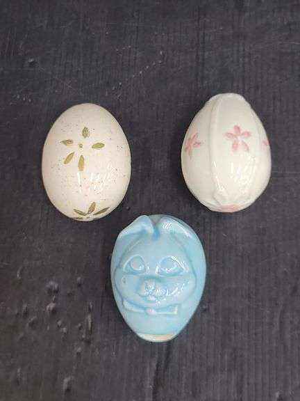(Q) Decorative Glazed Ceramic Easter Eggs