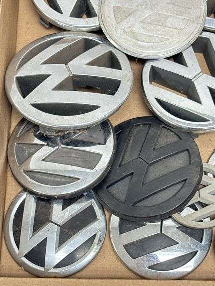 Lot Of Volkswagen VW Emblems / Auto