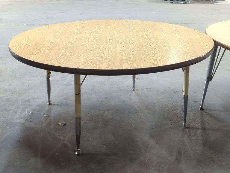 Cornell 4' Round Adjustable Tables