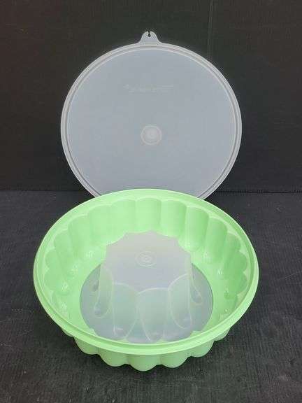 (Q) Vintage Tupperware Jel-Ring Jello Mold And A Fix-N-Mix Bowl