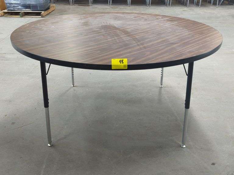 Marco 5' Round Adjustable Table