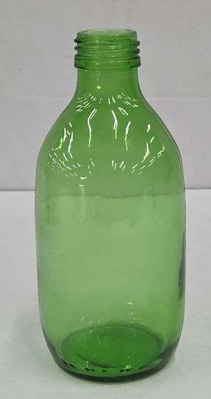 (Q) 6 Green Glass Bottles