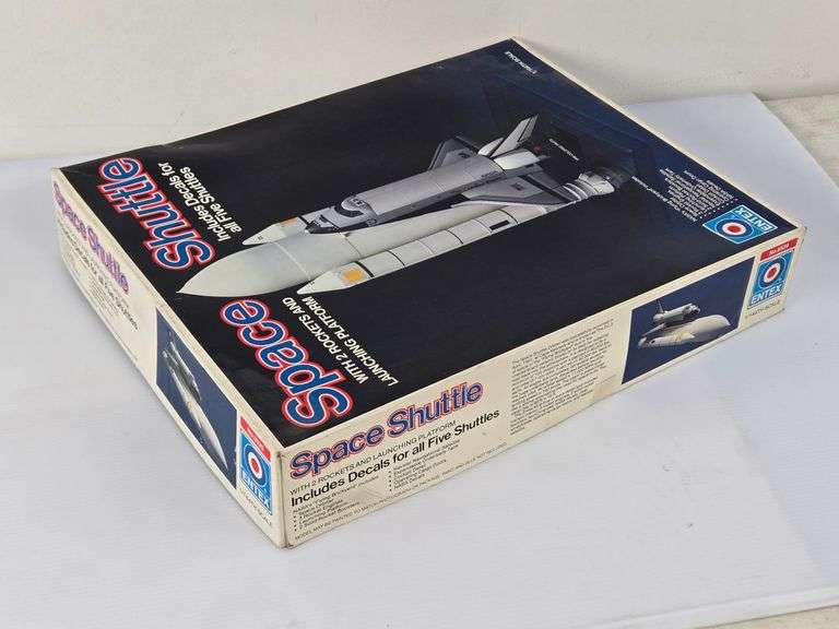 1/144 Scale Entex Space Shuttle w/ 2 Rockets & Launch Platform Model Kit