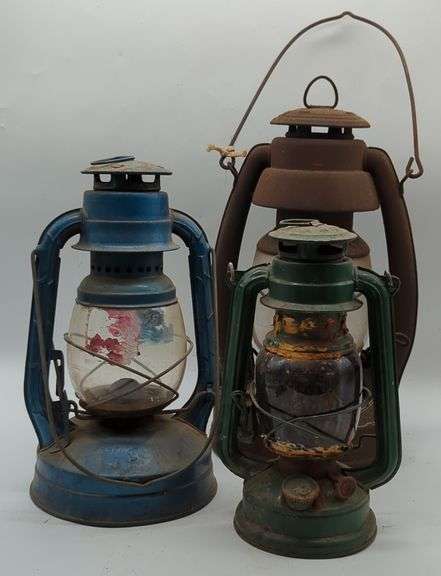 (GH) Vintage lanterns made of metal. Approx 15" tallest.