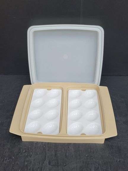 (Q) Vtg Tupperware Deviled Egg Carrier, Green Celery Refrigerator Keeper & Rubbermaid Strainer Colander