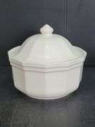 (Q) Pfaltzgraff Heritage White Covered Casserole Dish