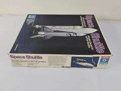 1/144 Scale Entex Space Shuttle w/ 2 Rockets & Launch Platform Model Kit