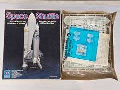 1/144 Scale Entex Space Shuttle w/ 2 Rockets & Launch Platform Model Kit