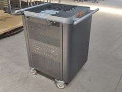 Bretford PowerSync 30 IPad Slot Cart w/ 2 2013 Apple First Gen 16GB IPads (Untested)