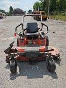 Kubota ZD331 Zero Turn Riding Lawn Mower. 72" Cutting Deck. Diesel.