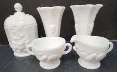 (Q) Westmoreland Dellia Robbia Milk Glass Set