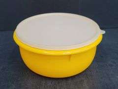 (Q) Vintage Tupperware Jel-Ring Jello Mold And A Fix-N-Mix Bowl