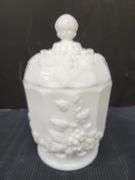 (Q) Westmoreland Dellia Robbia Milk Glass Set