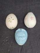(Q) Decorative Glazed Ceramic Easter Eggs
