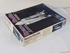 1/144 Scale Entex Space Shuttle w/ 2 Rockets & Launch Platform Model Kit
