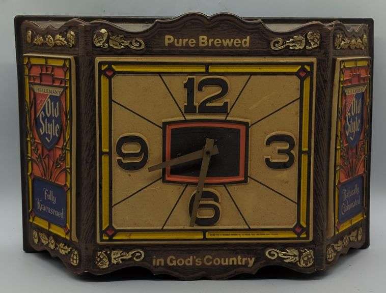 (U) Vintage Heilemans's Old style clock . Approx 17" x 12".