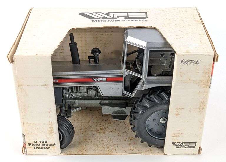 1/16 Scale Models White 2-135 Field Boss Tractor