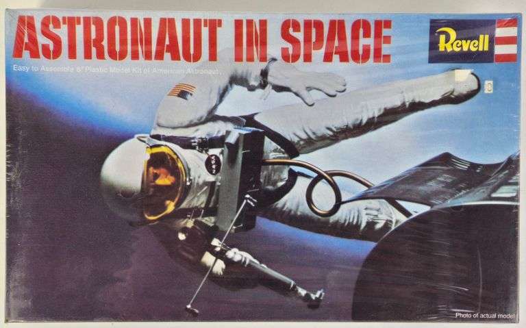 Revell Astronaut In Space 6 Inch Model Kit - Sealed