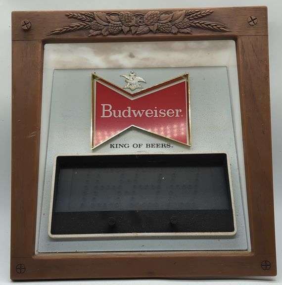 (U) Vintage Budweiser advertising clock. Approx 15" x 15".