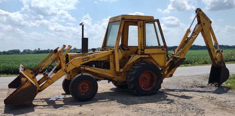 (CR) 1973-1975 Case 580B Backhoe Loader - Kraft Auction Service, LLC