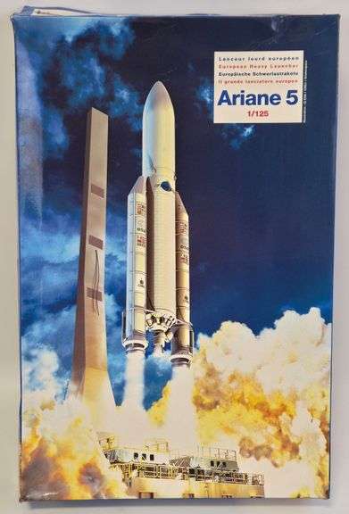 1/125 MACH Ariane 5 European Heavy-Lift Launch Vehicle Model Kit