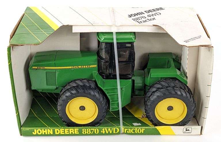 1/16 Ertl John Deere 8870 4wd Tractor