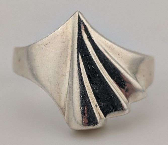 Sterling Modernist Scalloped Ring