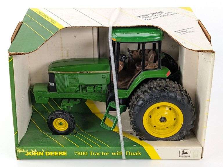 1/16 Ertl John Deere 7800 Row Crop Tractor with Duals